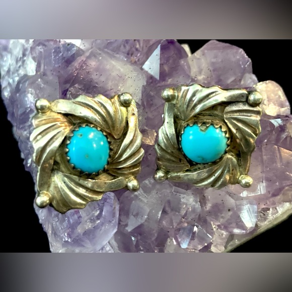 Vintage Native American Sleeping Beauty Turquoise Repoussé 925 Earrings - Picture 3 of 14